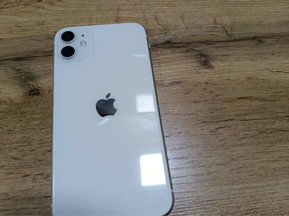 Продается iphone 11 в идеальном состоянии, все работает отлично.