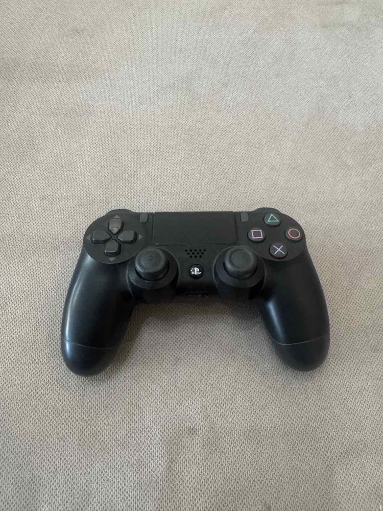 Джойстик за ps4 и две игри за ps4