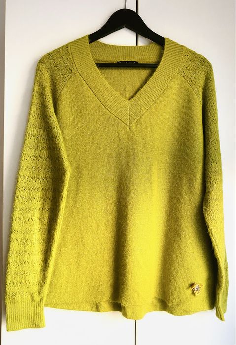 Дамски пуловер с високо съдържание на вълна, шпиц деколте, много топъл