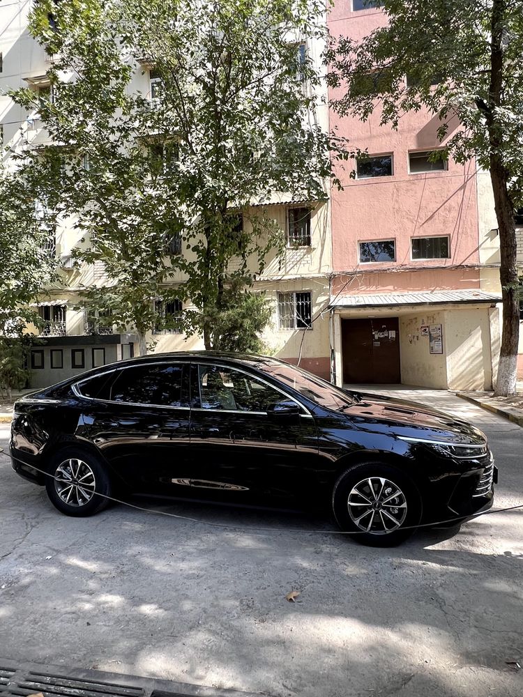 BYD Chazor 2pazitsya 2024yil Gibrid 11.000 probeg kraskasi tozza