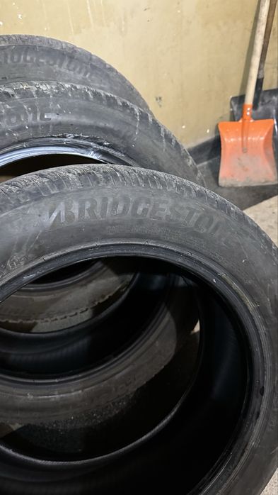 Гуми 215/55/17 Bridgestone зимни гуми