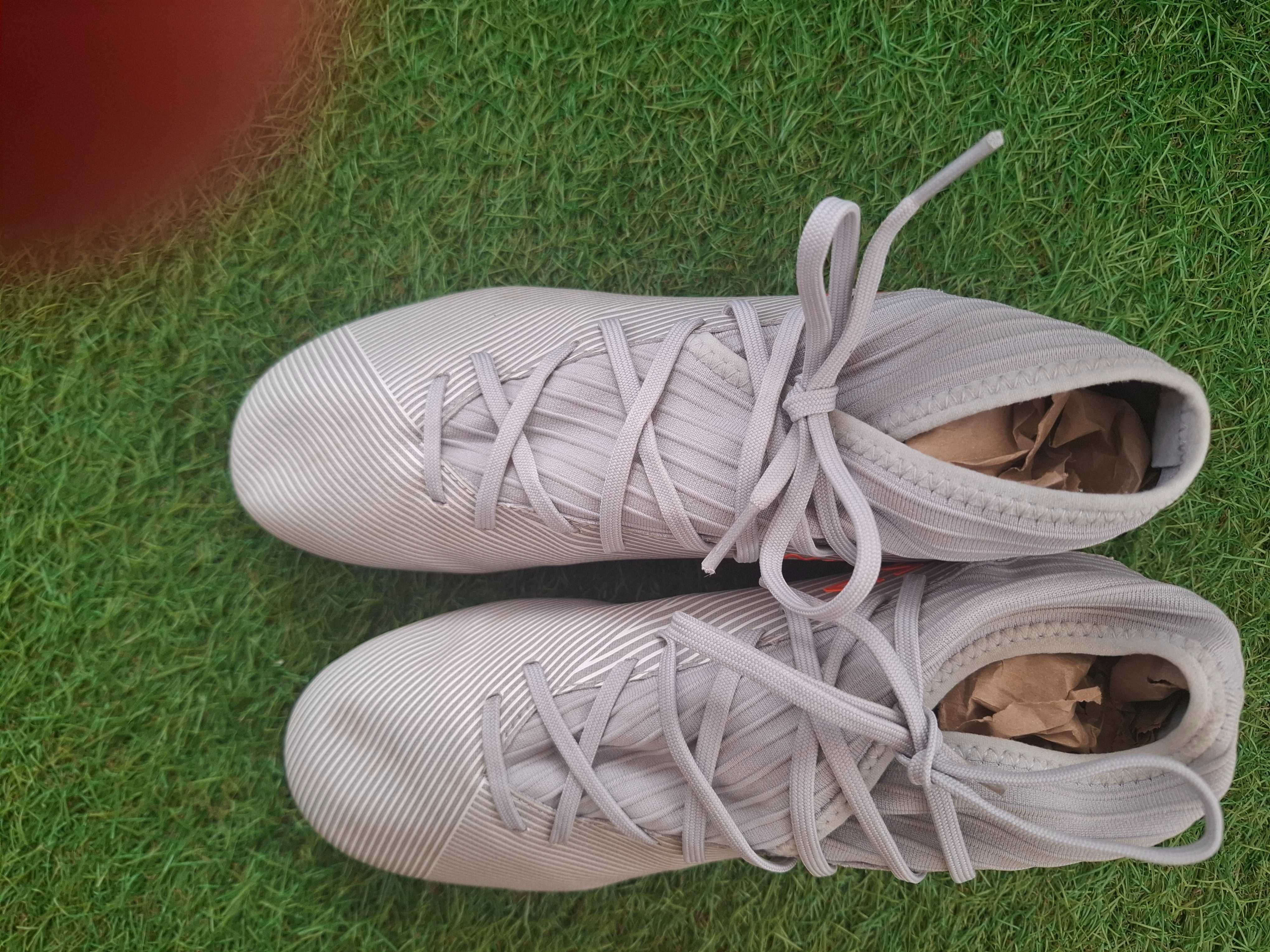 Футболни обувки Adidas номер 42