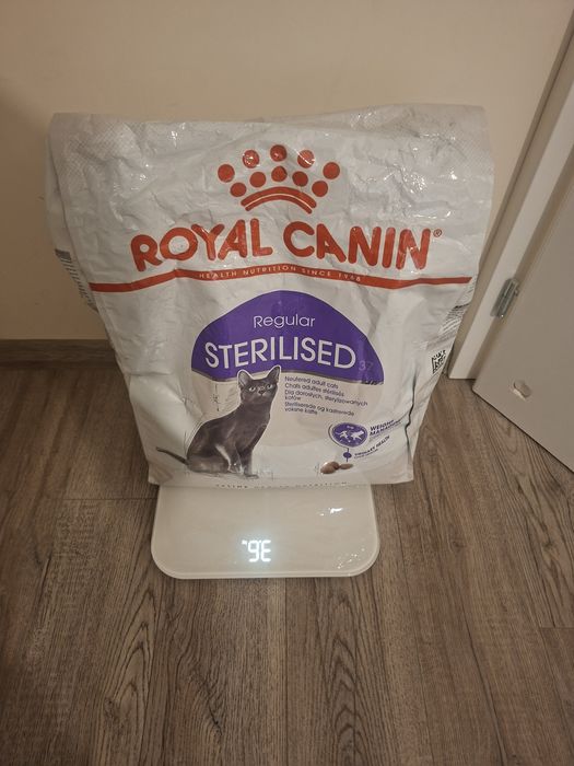 Суха храна за котки Royal Canin FHN Sterilised 37