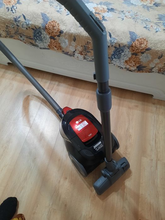 Пылесос LG почти новый