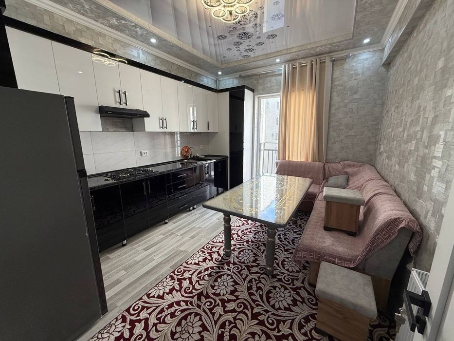 Шахар марказида жойлашган 2 хонали квартира ижарага берилади