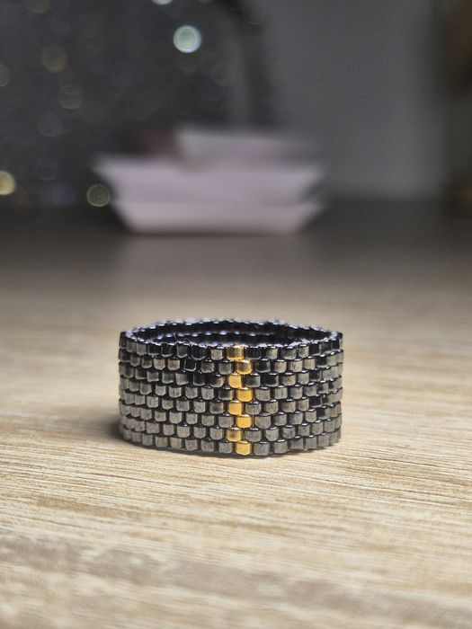 Inel handmade cusut manual cu mărgele miyuki, detalii placate cu aur