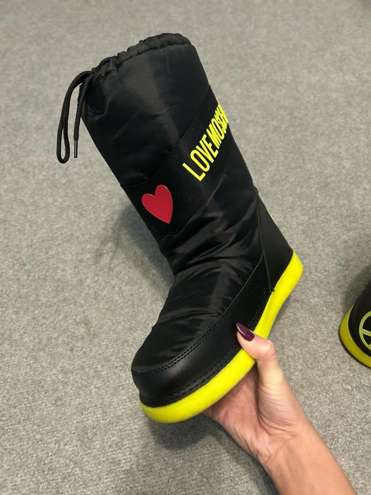 Апрески Love Moschino