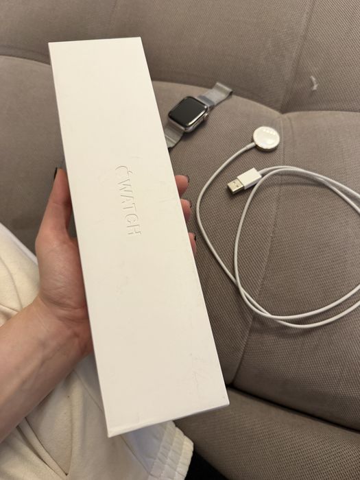 Apple Watch Series 6, GPS + Cellular, Silver Milanese loop