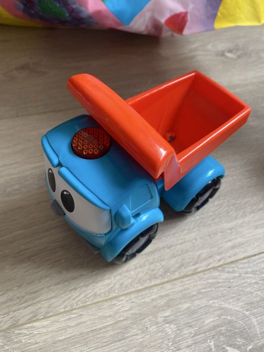 Продам грузовичек Лева