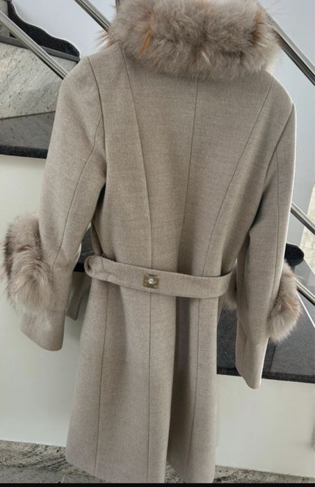 Palton bej cu blana naturala