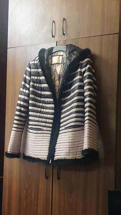 Haina dama eleganta cu guler și margine din blana neagraa