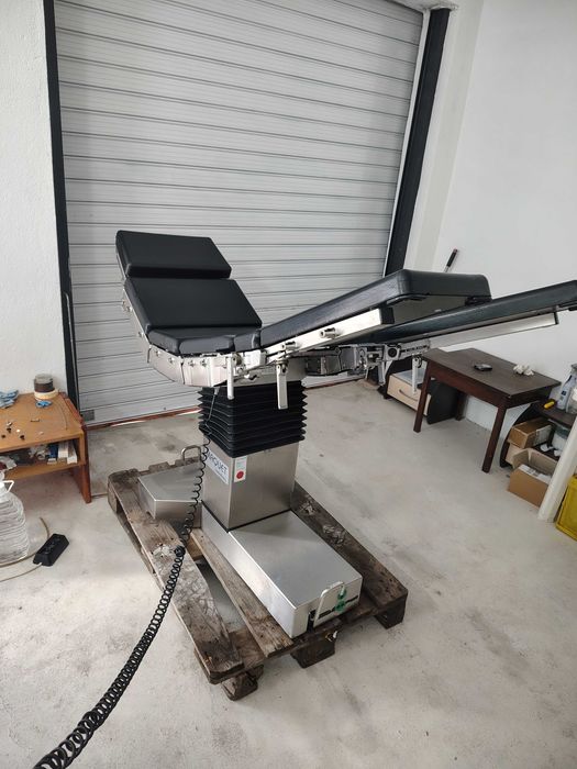 Операционна маса Maquet