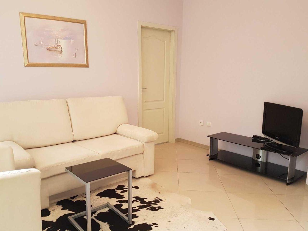 Дава се под наем Двустаен апартамент в София, Лозенец - 61 кв.м за 640 € - Снимка #2