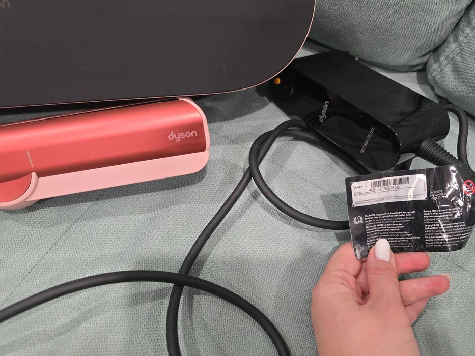 Dyson Airstrait HT01 Strawberry Bronze in cutie inca 14 luni garantie