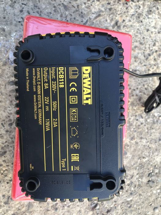 Alimentator Incarcator Dewalt DCB 118 8A