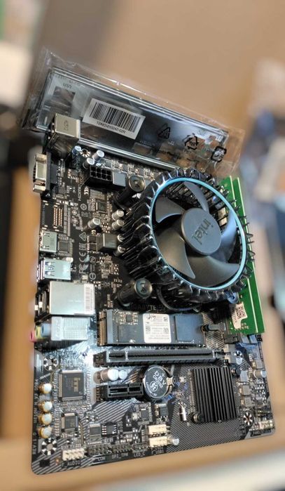 KIT i5 12400 4.7 Ghz Intel, Gigabyte H610M, 16GB DDR4, 256 NVme
