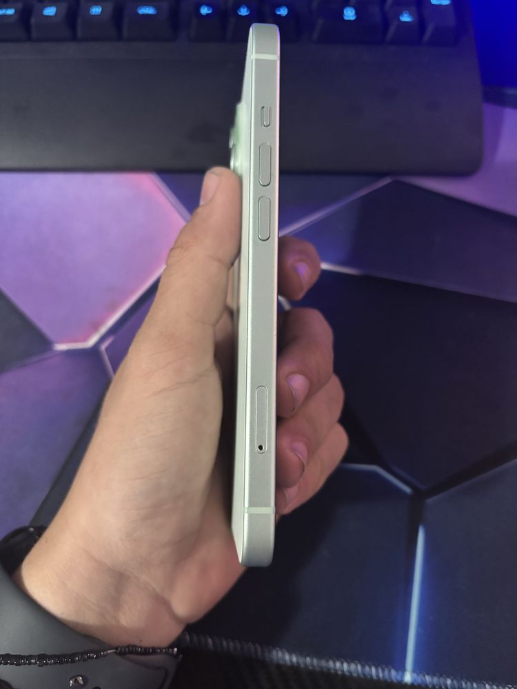 Iphone 15 чист