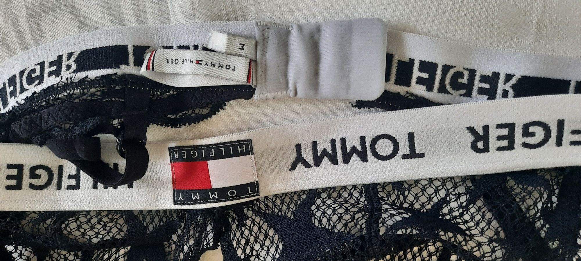 Tommy Hilfiger ,