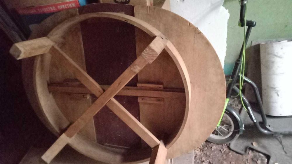 Стол низкий обеденный