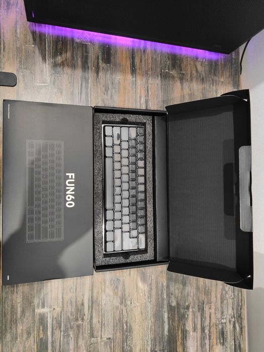 Tastatura Wireless MonsGeek FUN60 Ultra Magnetica 8k TMR NOUA Garantie