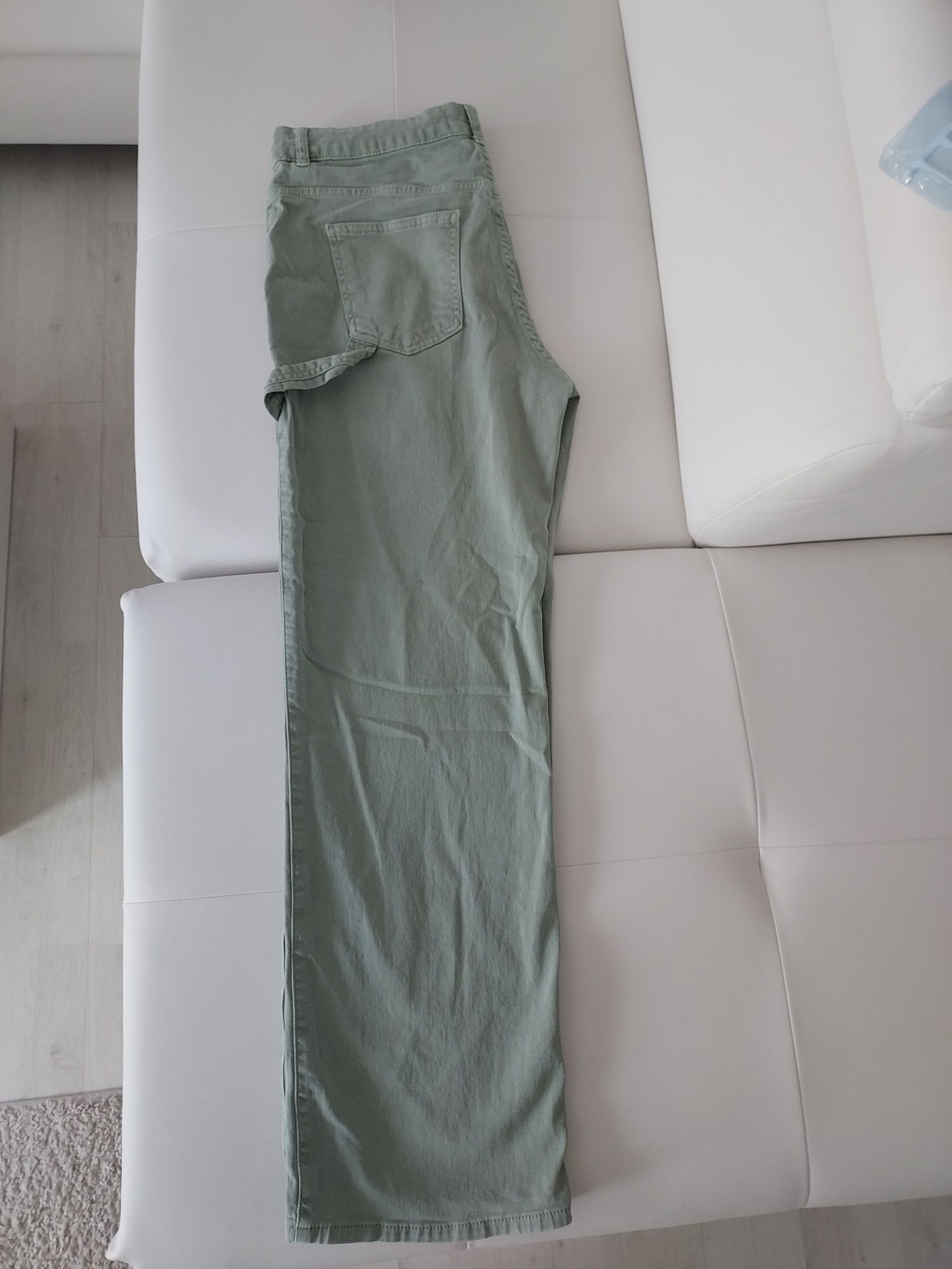 vând pantaloni Cargo dama,model nou de la Zara,marimea 40,noi,produs d