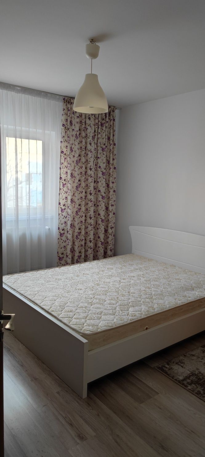 Proprietar inchiriez apartament 3 camere,  Bistrița Lac str. 1 Mai