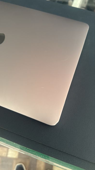 MacBook Pro, 2017 / Core i7 / Touch bar / 13-inch / 16 Gb x 256 Gb