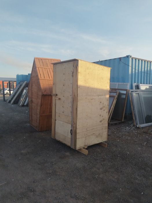 Туалет деревянный, уличный.