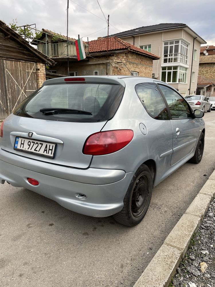Peugeot 206 1.4 бензин