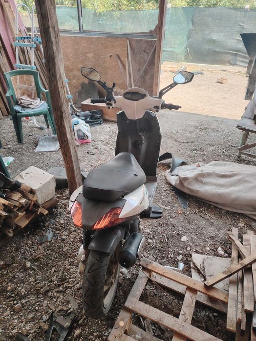 Vand scuter aprilia sr 50cc