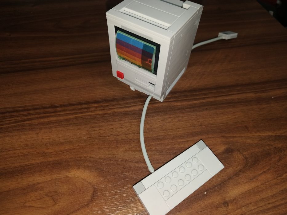Vând LEGO Apple Mecintosh