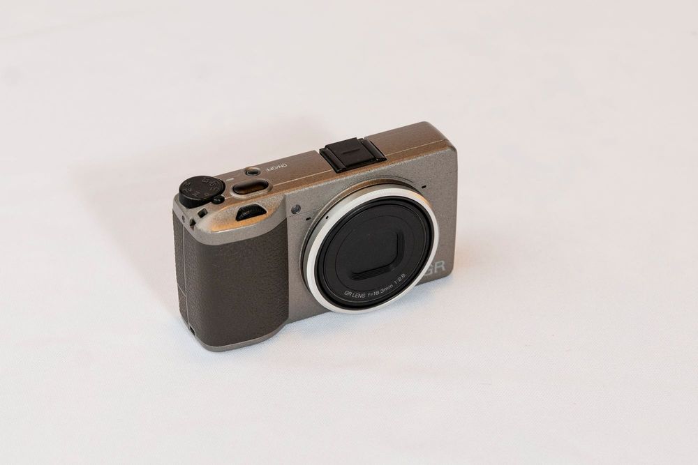 Ricoh GR III Diary Edition sau schimb cu GR IIIx