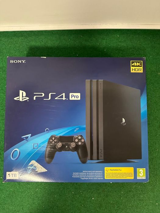 PlayStation 4 Pro 1TB + 2 manete + 5 jocuri (ca nou, neutilizat)