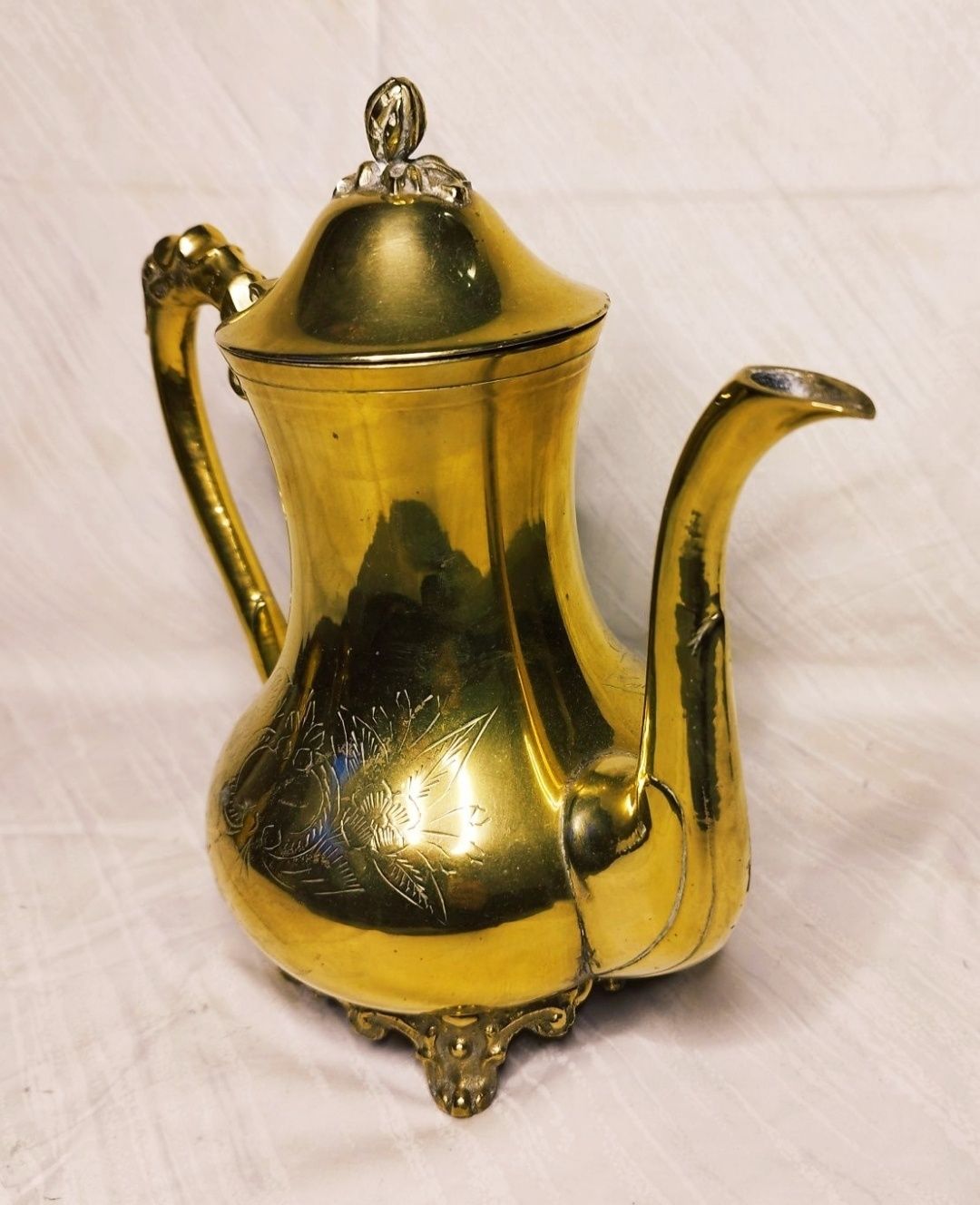 Ceainic vintage din bronz, epoca victoriana, 22cm.

Dimensiuni:
Innalt
