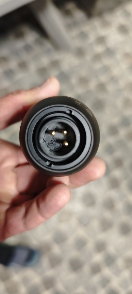 Продавам студиен кондензаторен микрофон akg p420