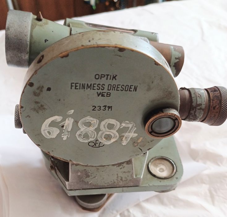 Teodolit (sau goniometru-busola) bronz / RDG anii '60 /lipsa un ocular