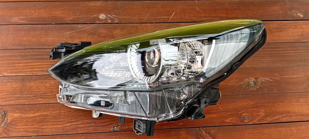 Фар за Mazda 2 LED / Фар за Мазда 2 ЛЕД