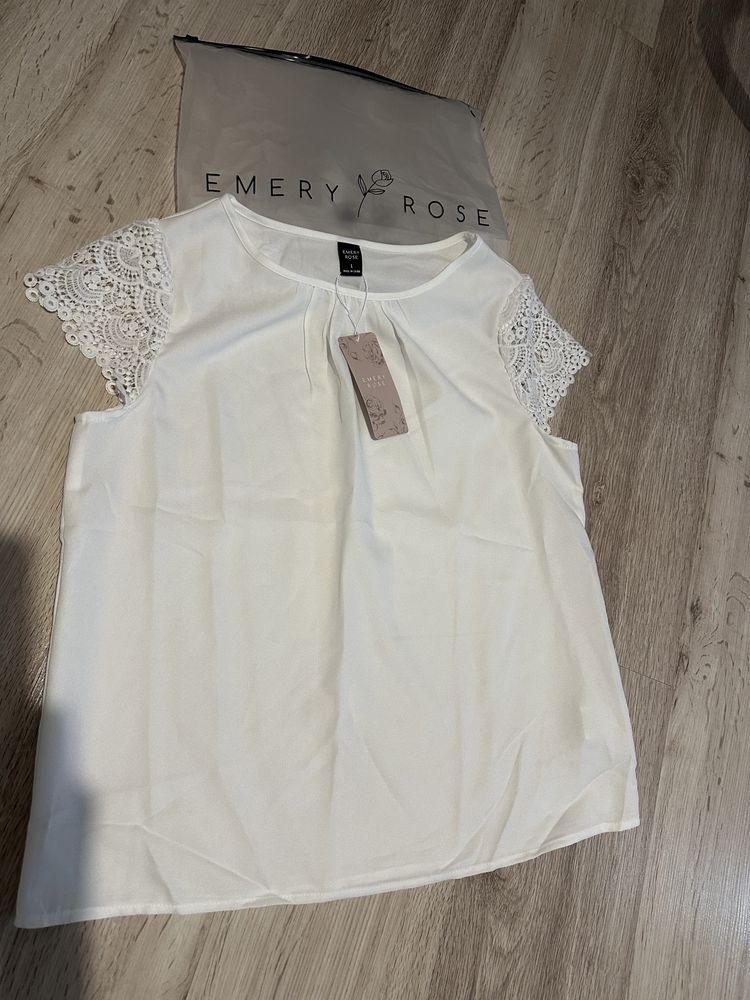 Bluza alba cu maneca  dantela