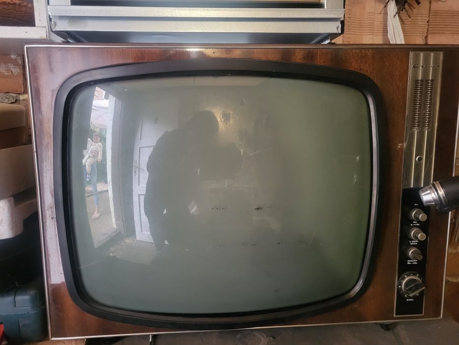 Продавам телевизор "Средец"