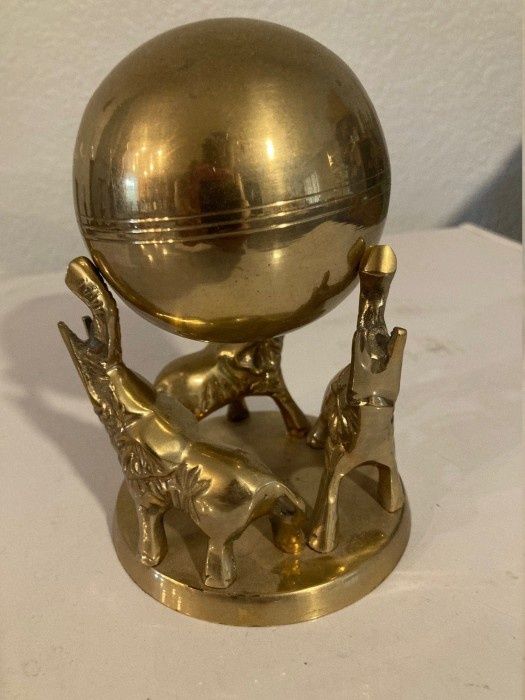 Superbe sculpturi din alama elefanți cu glob