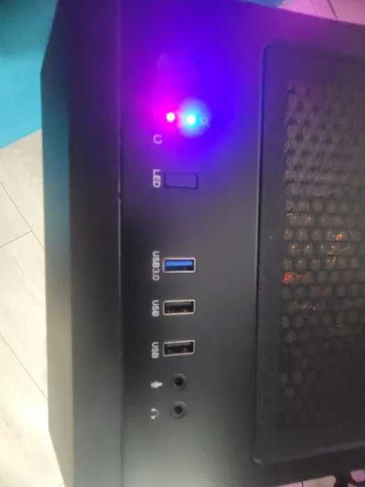 Sistem PC Intel CL i9-10900K pana la 5.3GHz, 32GB DDR4, SSD videochat