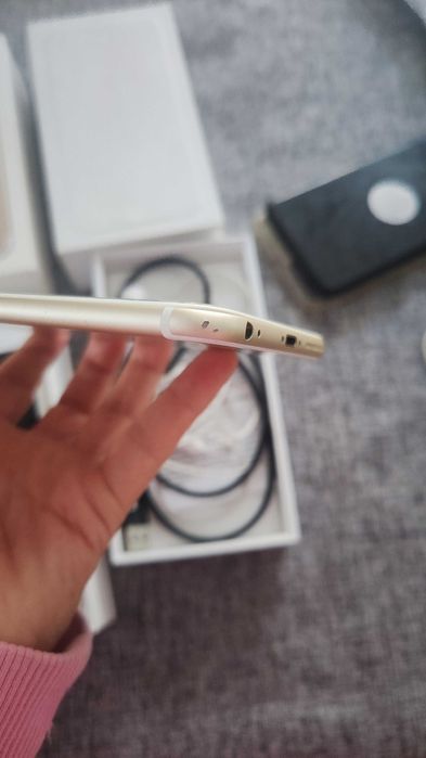 Два запазени айфона 6 плюс и 7 плюс