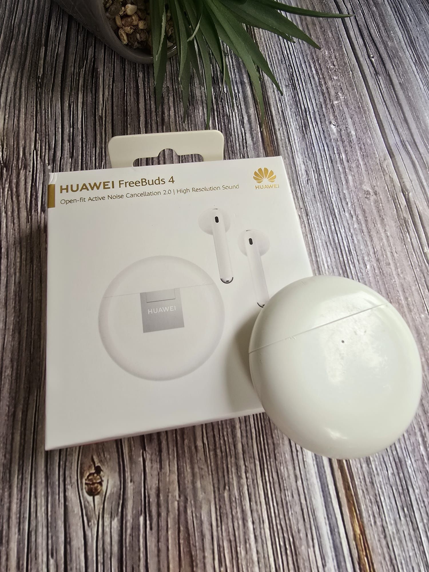 Casti wireless Huawei Freebuds 4 folosite stare buna
HUAWEI FreeBuds 4