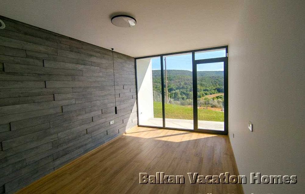 Нова, нискоенергийна къща на 4 км от Албена