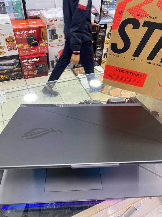 Asus ROG Strix G18