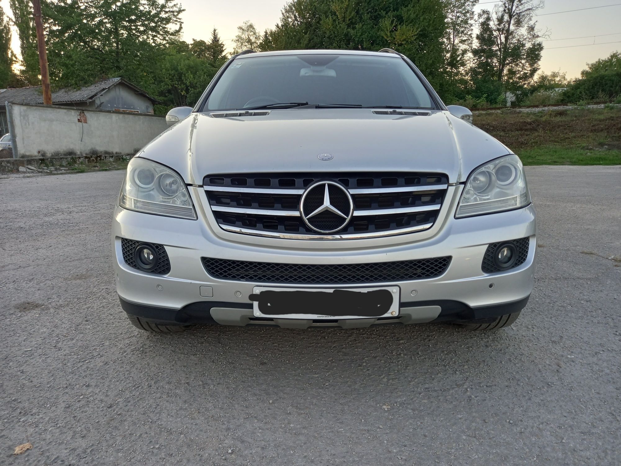 Преден капак Мерцедес МЛ W164 Mercedes ML W164 сив черен капаци