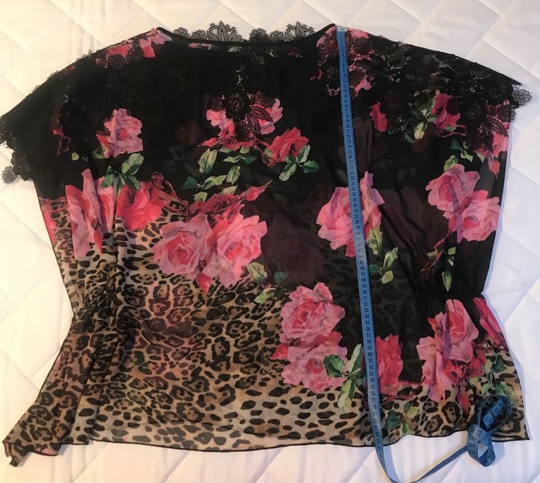 Bluză damă cu model floral și dantelă