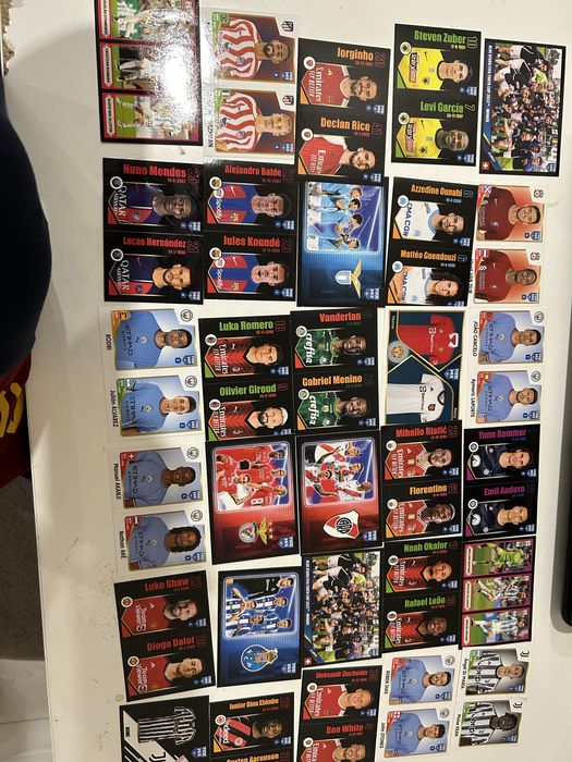 Продам футбольные наклейки.Золотые за 250-200тг,обычные за 150тг