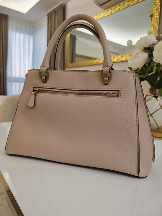 Дамска чанта бежова guess