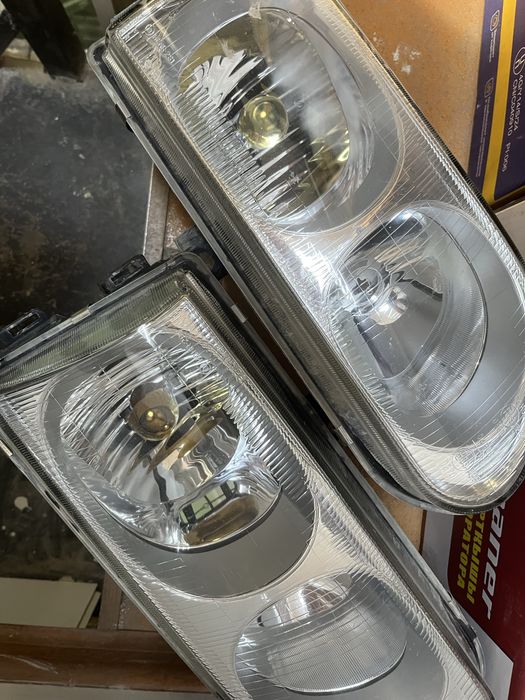 Продам фары на mitsubishi delica